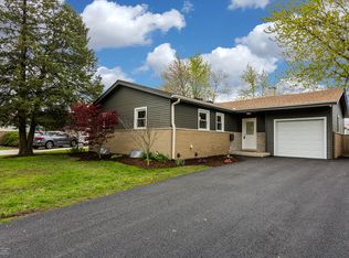 8951 Forest Ln, Hickory Hills, IL