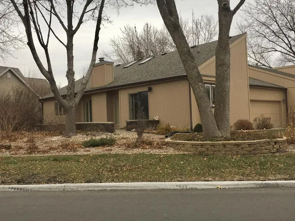 211 Country Club Dr, Fort Dodge, IA 50501