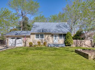 77 Gardiner Ave, East Hampton, NY 11937
