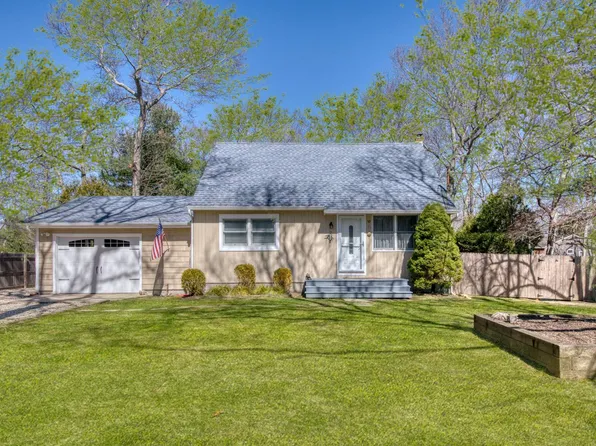 77 Gardiner Ave, East Hampton, NY 11937