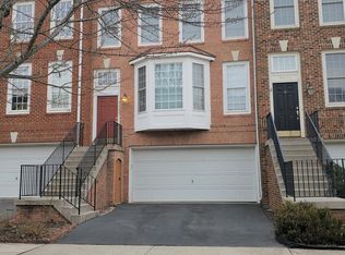 42694 Latrobe St, Chantilly, VA 20152