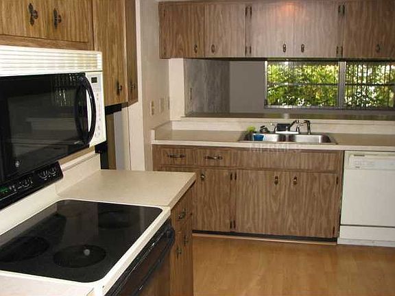 3rd image of 3300 Parkway Pl