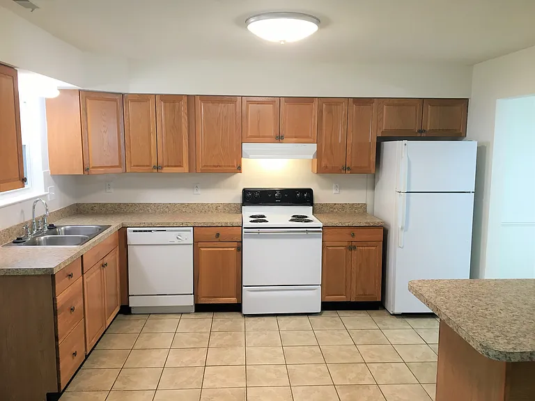 414 Sedgewick Ct — Photo 6