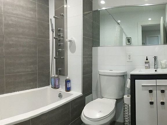 5th image of 211 Nassau Ave APT 1R