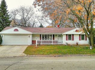 1563 Forest Gln, Green Bay, WI 54304