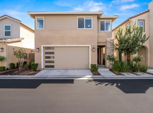 1950 Kelly Ln, Clovis, CA 93611