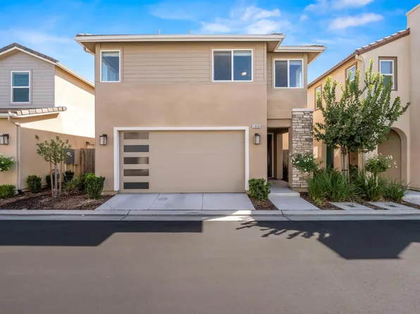 1950 Kelly Ln, Clovis, CA 93611