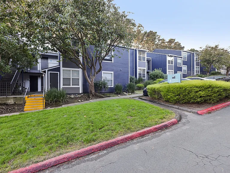 Skyline Heights Apartments — Photo 32