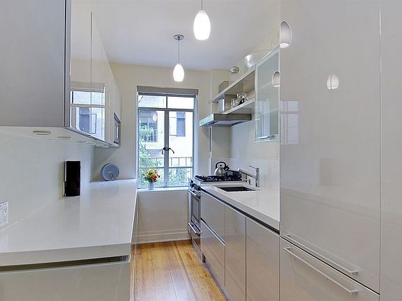 5th image of 255 W 23rd St APT 2CW