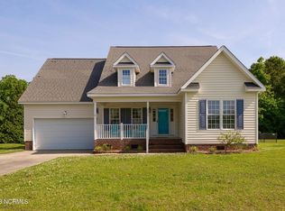 2575 Plumosa Dr, Grimesland, NC 27837
