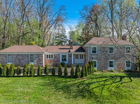 3835 Lakecrest Dr, Bloomfield Hills, MI 48304