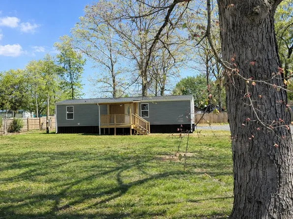 1418 Fina Ln, Dandridge, TN 37725