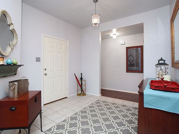 5th image of 2608 Redwood St