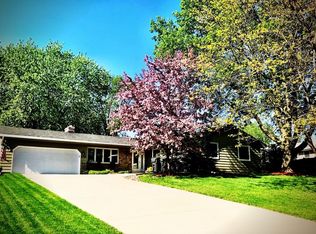 4708 102nd St W, Bloomington, MN 55437