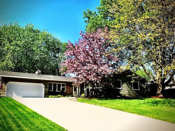 4708 102nd St W, Bloomington, MN 55437