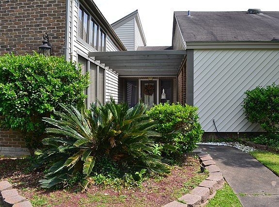 2nd image of 6 Deerwood Cir