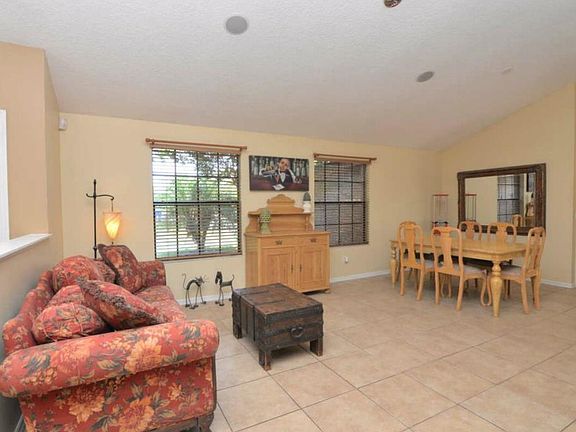 3rd image of 389 Sprucewood Ct