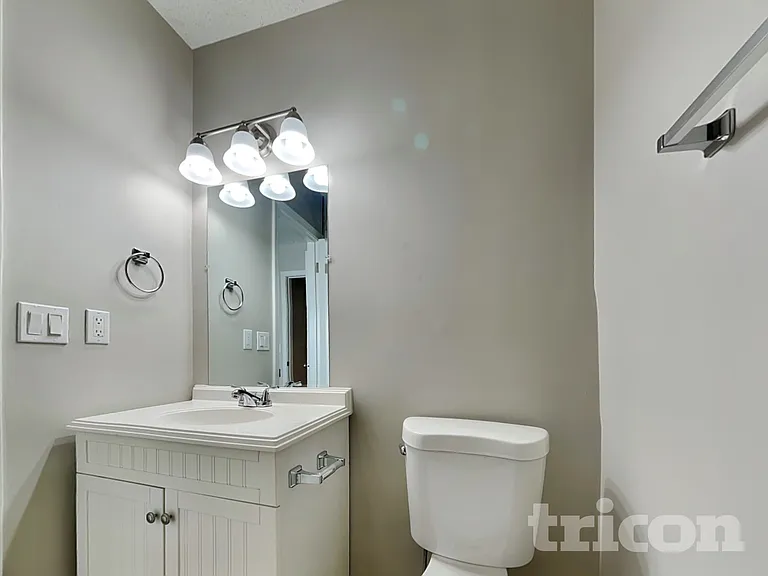 504 Lord Howe Rd — Photo 9