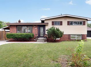 4100 Mount Royal Dr, Windsor, ON N9G 2C2