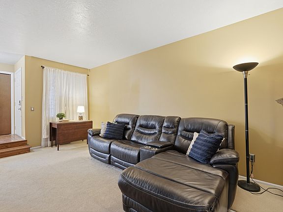 5th image of 271 Brookfield Ln