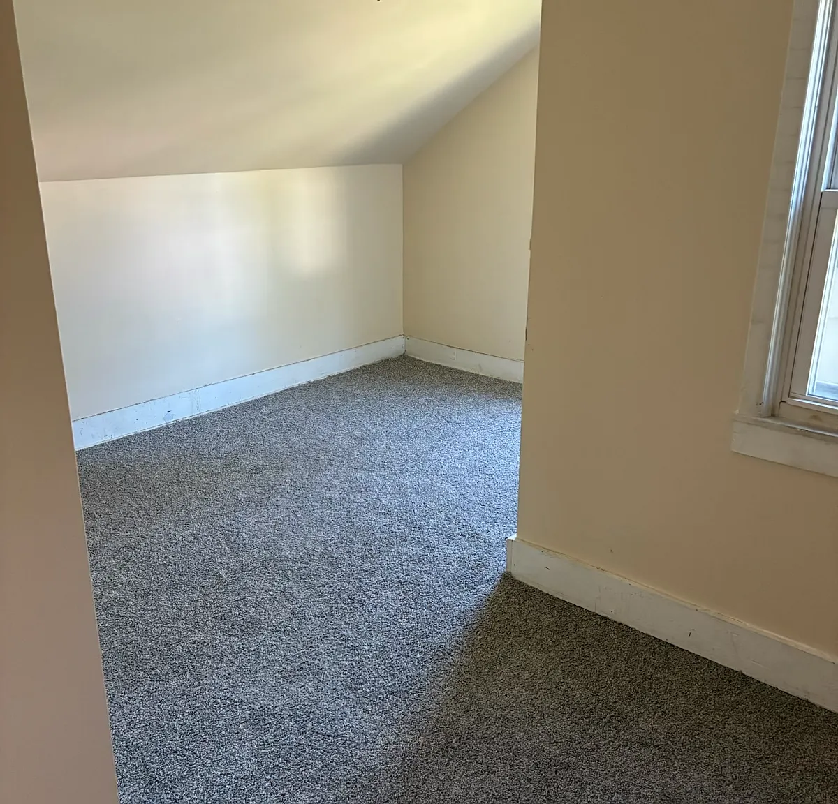 3 bed, 1201.0 bath, $1,150 — Photo 3