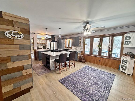 3rd image of 7242 King James Rd