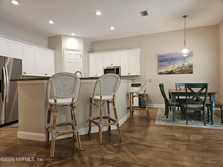 169 W Village Dr — Photo 6