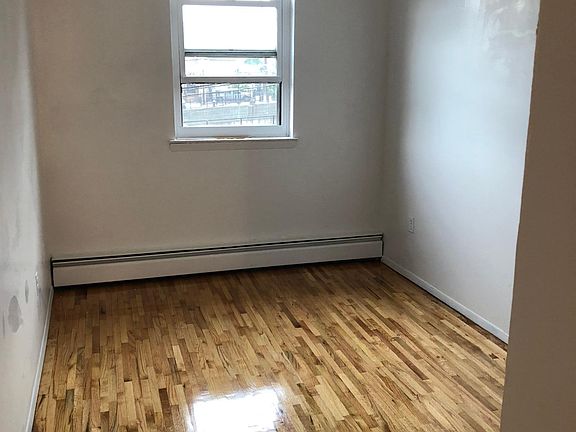 3rd image of 2860 Bruckner Blvd