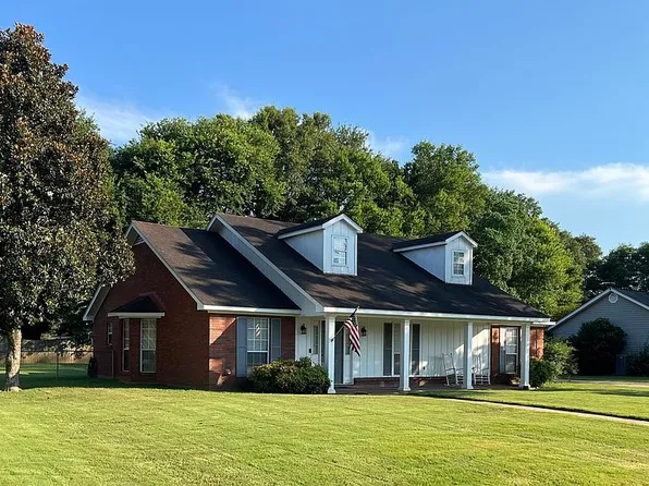 65 Country Club Dr, Wetumpka, AL 36092