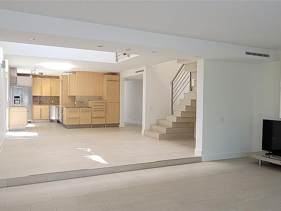 5th image of 301 Poinciana Dr #701