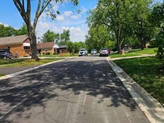 Exterior Neighborhood (street photo)