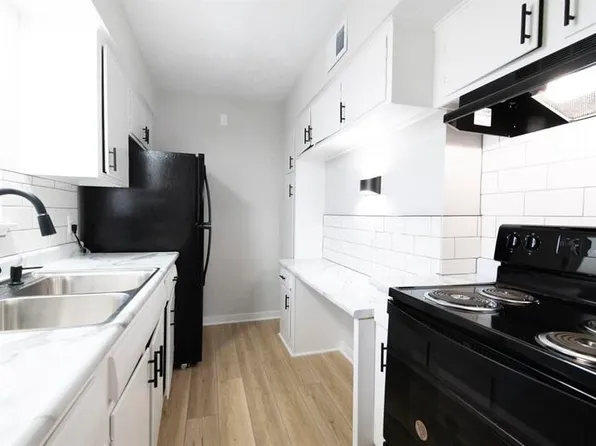 801 N 48th St APT 7, Omaha, NE 68132