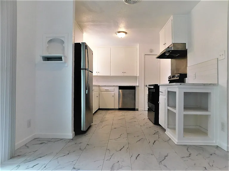 1100 Estes Dr — Photo 7