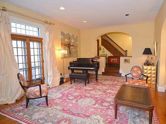 Living Room with 10 Foot Ceilings