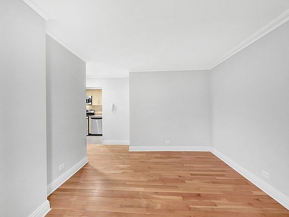 4th image of 210 W 89th St #8R