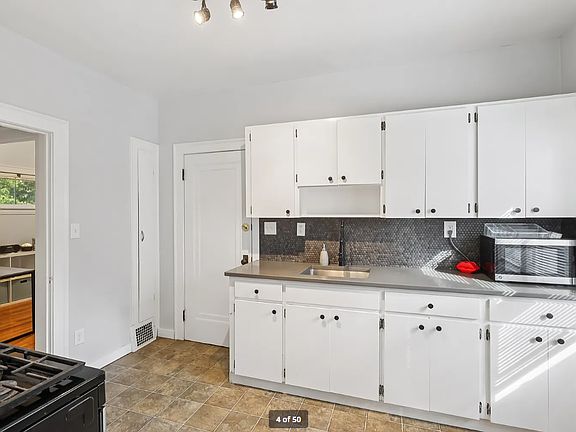 4th image of 10107 Burton Ave #D