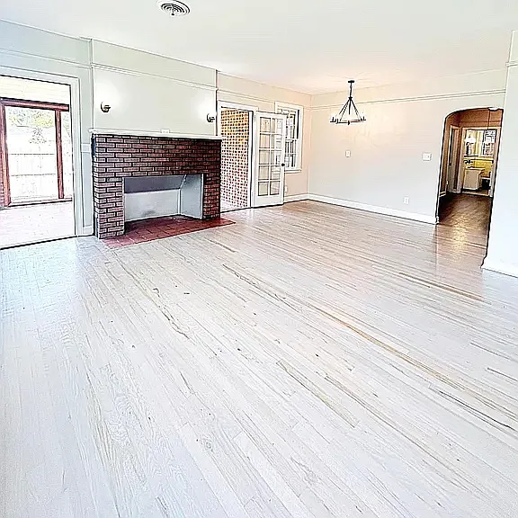 2100 Gloucester St — Photo 2