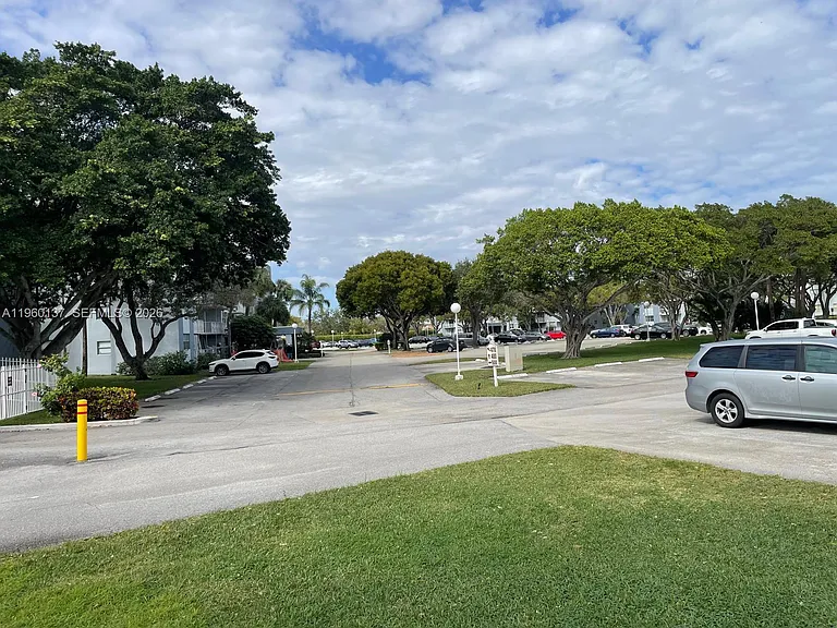 470 Executive Center Dr #1C — Photo 20