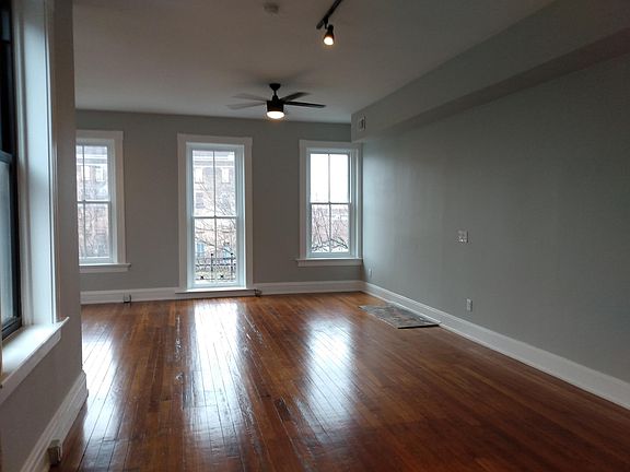 3rd image of 1612 Elm St APT 2