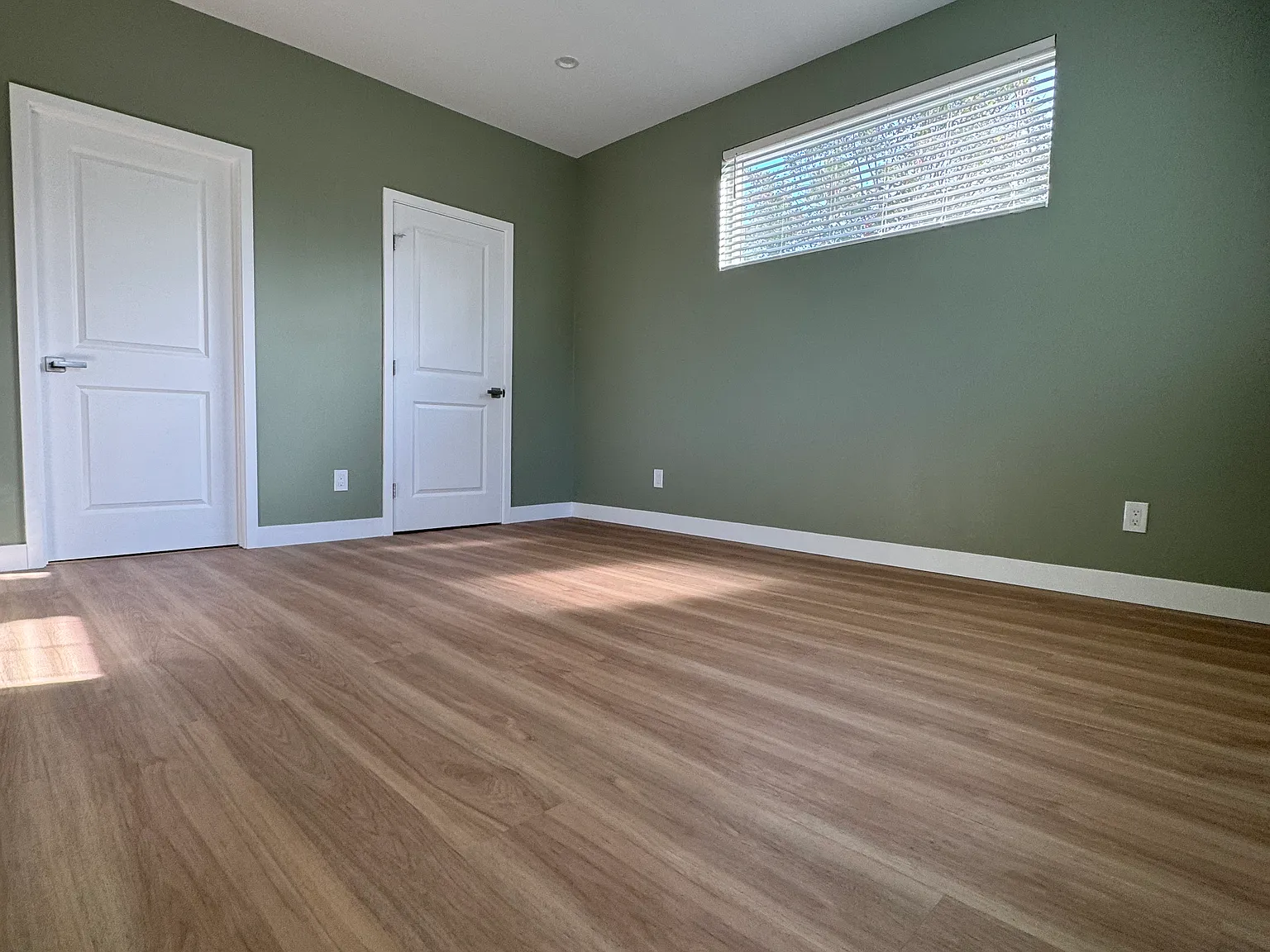2 bed, 1000 sqft, $3,750 — Photo 3