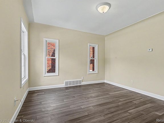 3rd image of 14254 Hampshire St