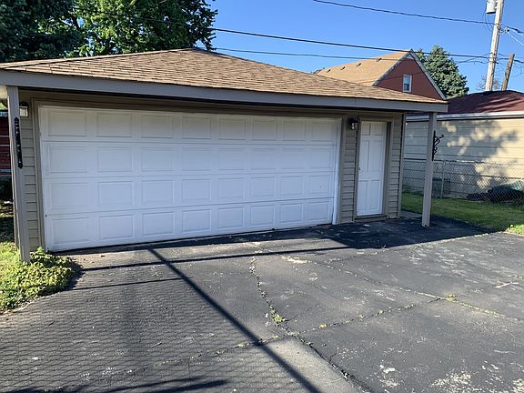 2nd image of 758 Memorial Dr