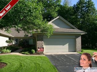 7026 Tree Top Ln NE, Rockford, MI 49341