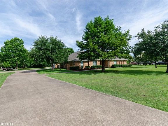 2nd image of 10722 Woodbridge Dr