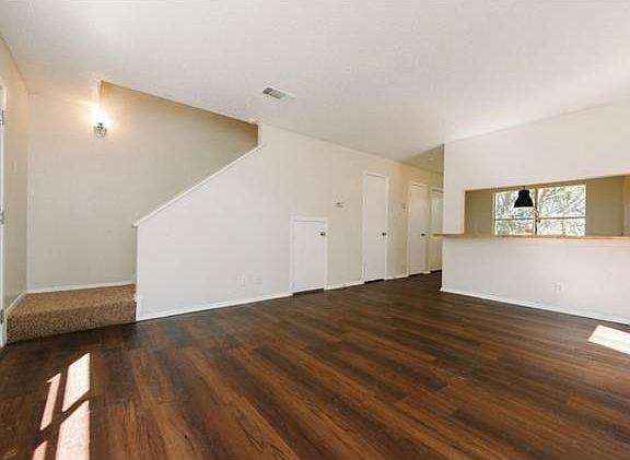 3rd image of 3306 Dunliegh Dr #B
