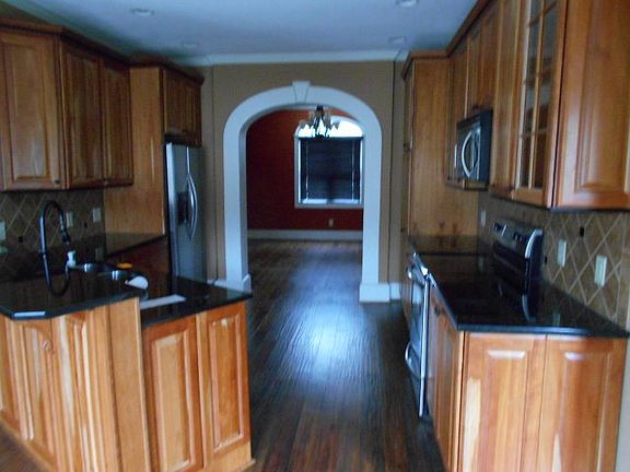 3rd image of 322 Fairway Oaks Dr