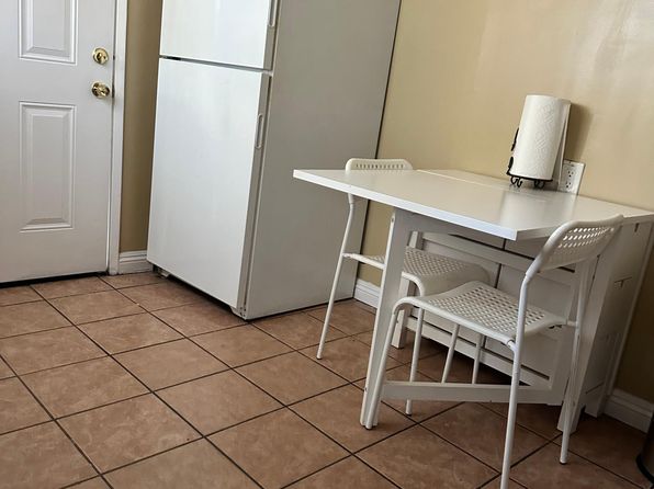 519 Chatsworth Dr #B