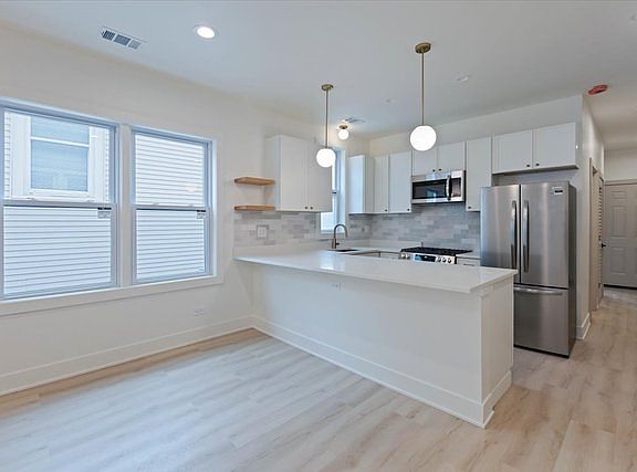 3rd image of 1808 N Karlov Ave #2