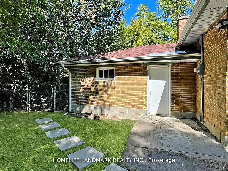 11 Uplands Ave #BASEMENT — Photo 32