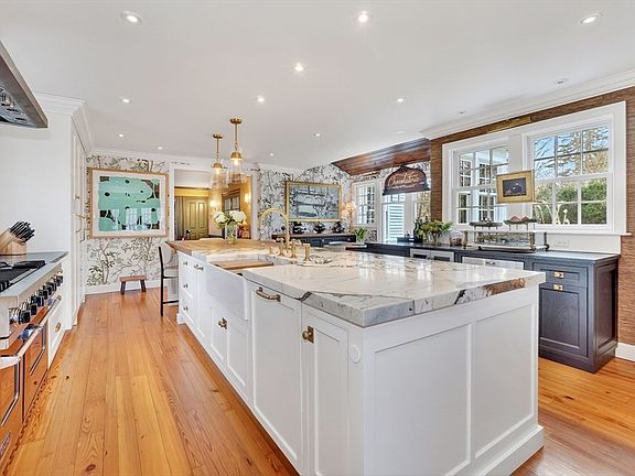 4th image of 107 Westford Rd